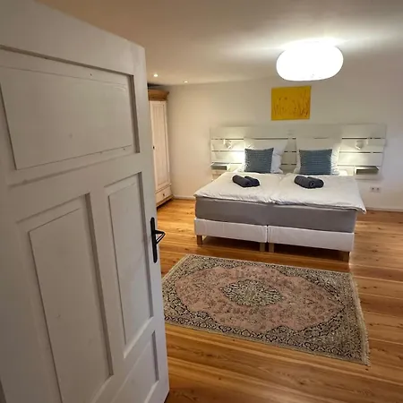 Neubergerhaus Fuer 12 Am Naturteich Appartement *