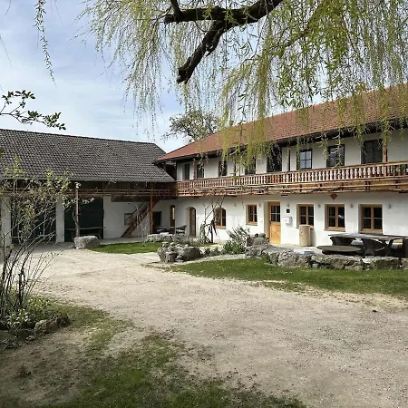 Neubergerhaus Fuer 12 Am Naturteich Appartement *